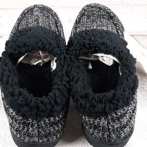 Women's Mukluks Slippers in Gray/Black Size L 9-10